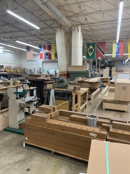 More Photos Of 1675-1677 W 31st Pl, Hialeah Manufacturing For Lease