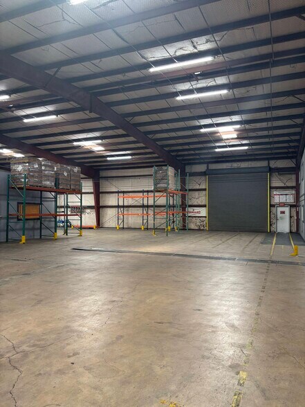 More Photos Of 4271 Dividend Dr, San Antonio Warehouse For Lease