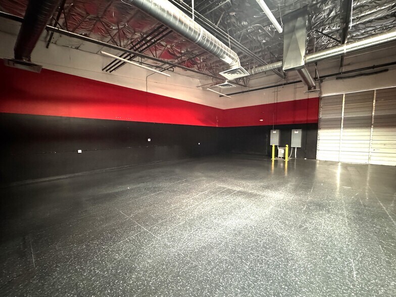 More Photos Of 3395 W Cheyenne Ave, North Las Vegas Light Manufacturing For Lease