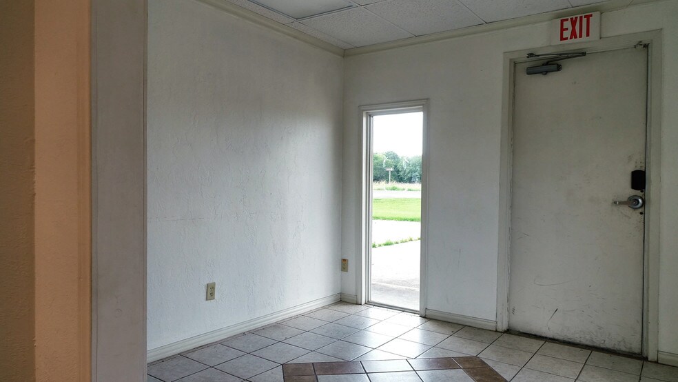 More Photos Of 12841 Highway 90, Beaumont Warehouse For Lease