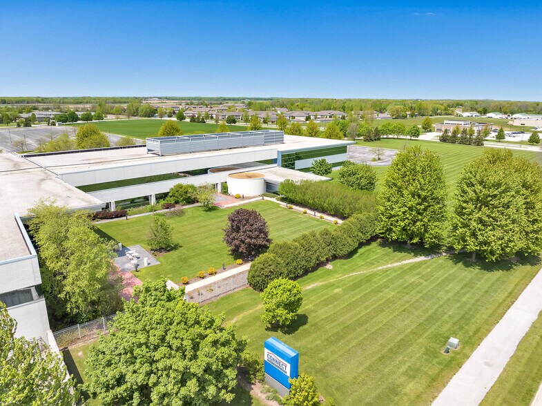 More Photos Of 3500 Packerland Dr, De Pere Office For Lease