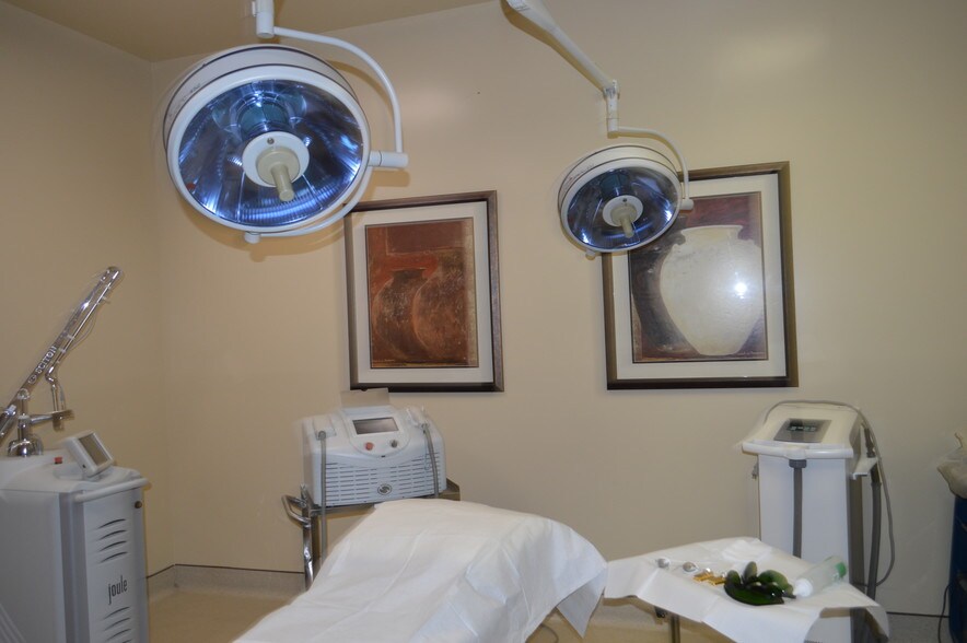 More Photos Of 1121 1st St S, Winter Haven Medical For Sale