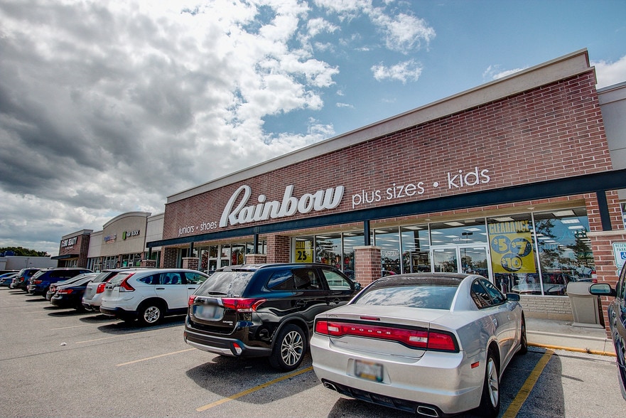 More Photos Of 10324-10448 W Silver Spring Dr, Milwaukee Unknown For Lease