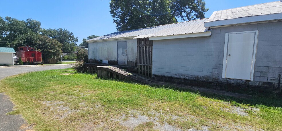 More Photos Of 6 N Roosevelt St, York Restaurant For Sale