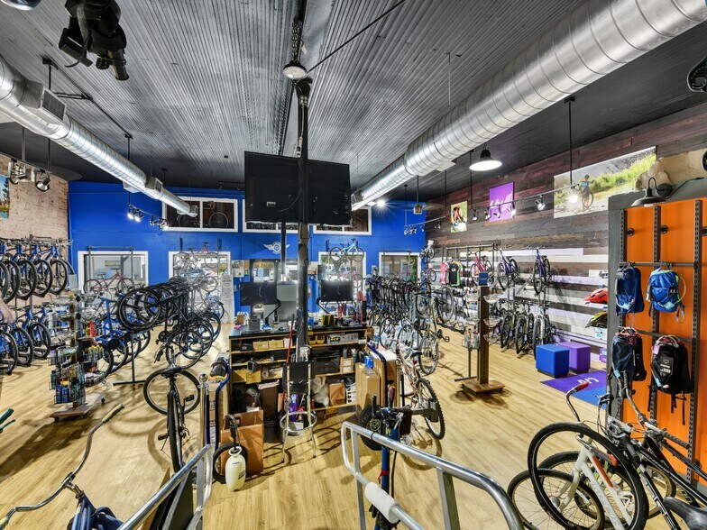 More Photos Of 118 S Main St, Weatherford Storefront Retail Office For Sale