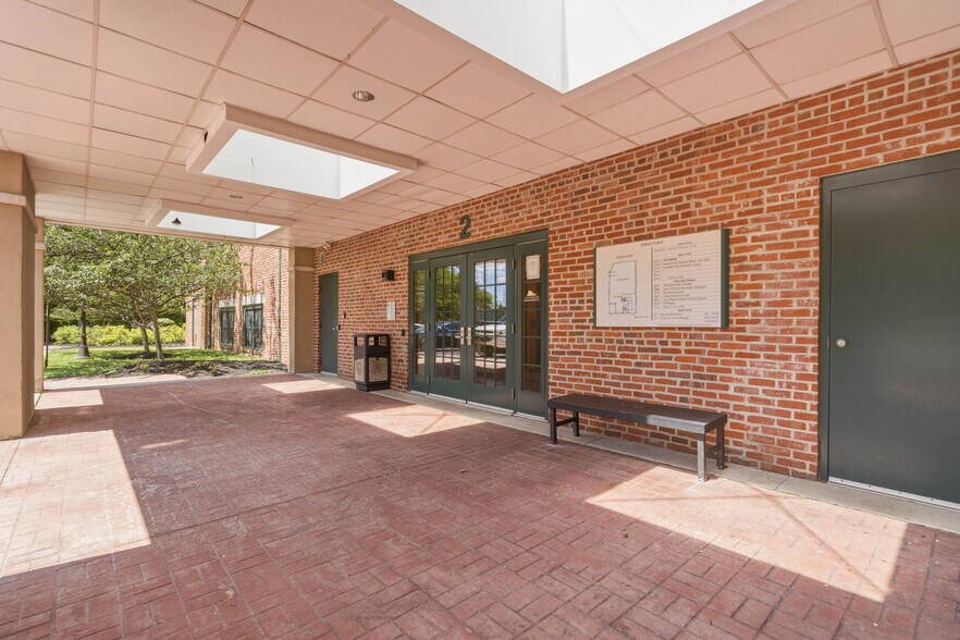 More Photos Of 2 Canals End Rd, Bristol Office For Sale