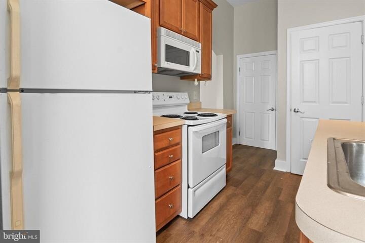 More Photos Of 2112 Fleet St, Baltimore Bar For Sale