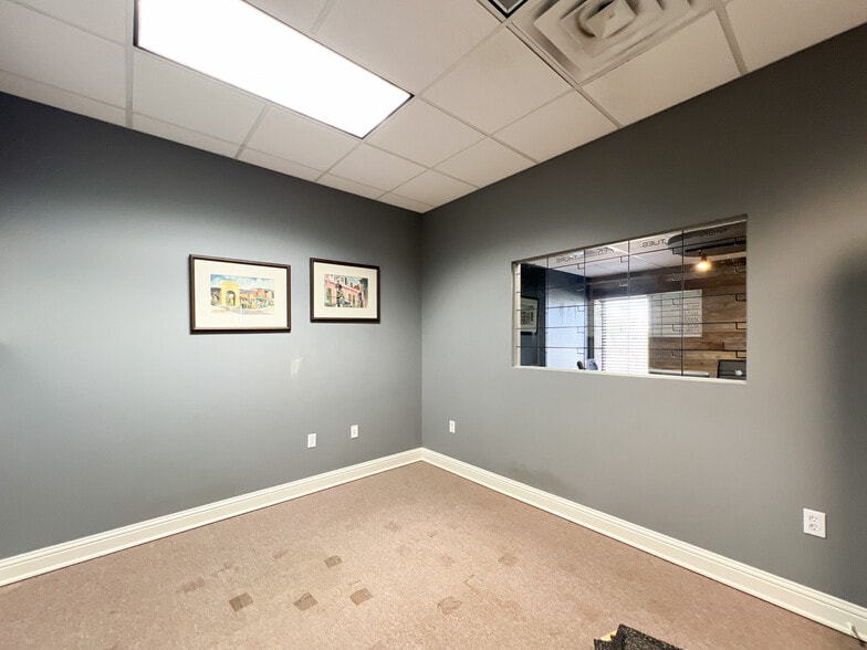 More Photos Of 2201 Greenwood St, Kenner Flex For Sale
