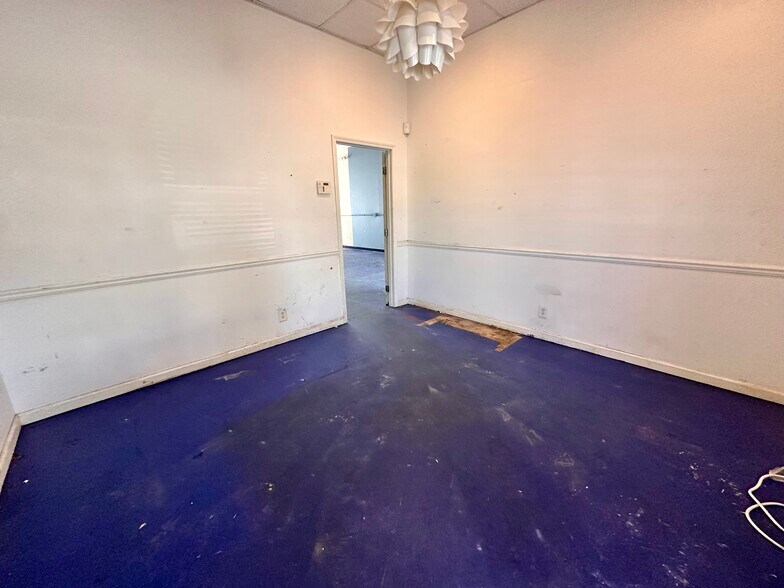 More Photos Of 4324-4340 NE 11th Ave, Oakland Park Warehouse For Lease