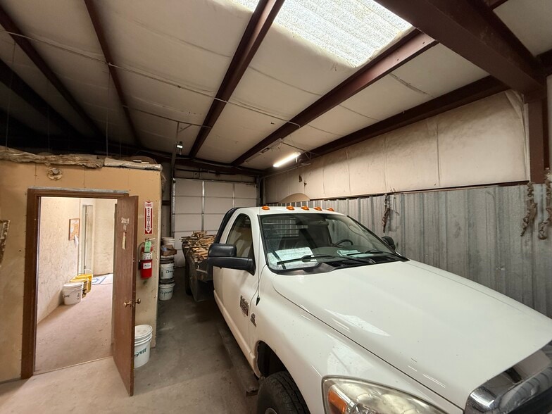 More Photos Of 1128 SW 17th St, Oklahoma City Warehouse For Sale