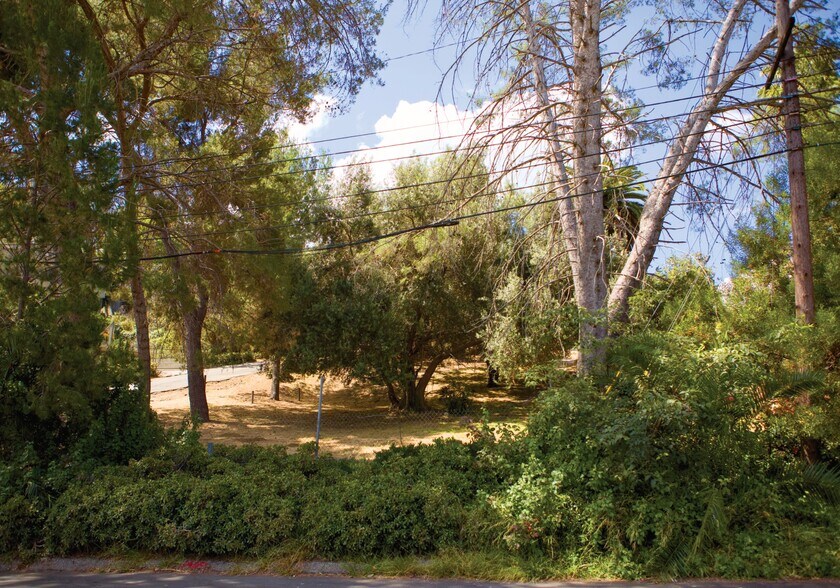 More Photos Of 1204 Lilac Pl, Los Angeles Land For Sale