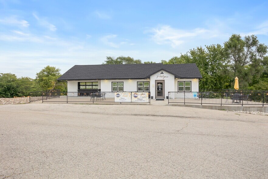 More Photos Of 6480 SE Highway 169, Saint Joseph Sports And Entertainment For Sale