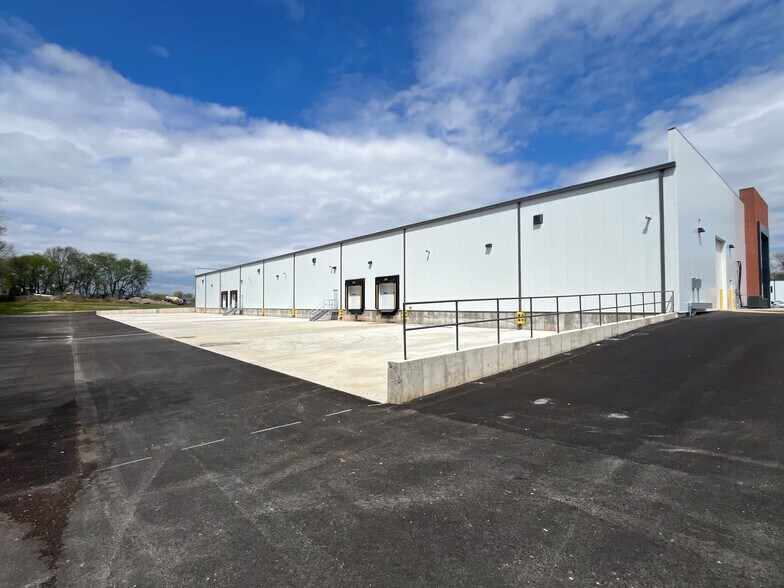 More Photos Of 111 Kapsia Way, Clarksville Warehouse For Sale