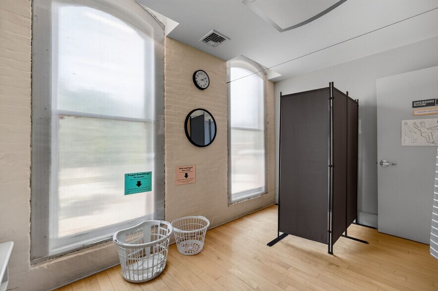 More Photos Of 420 Park St, Housatonic Flex For Sale