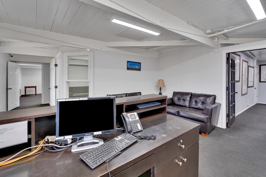 More Photos Of 2124 Thomas R Cannell Rd, Thermal Office For Sale