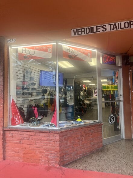 More Photos Of 9520 Harding Ave, Miami Beach Storefront For Lease