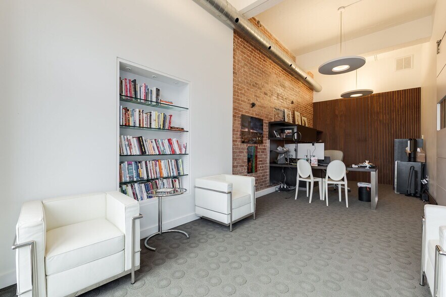 More Photos Of 811 N Broadway Ave, Oklahoma City Office For Lease