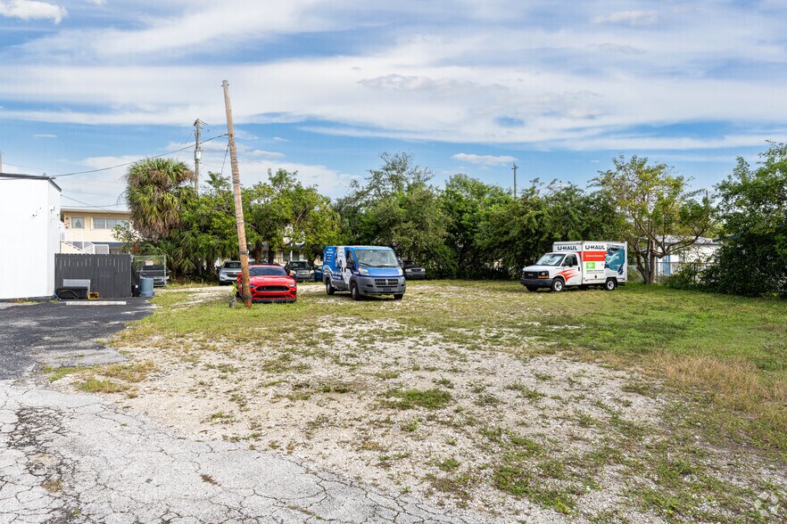 More Photos Of 249 S Federal Hwy, Dania Storefront Retail Office For Sale