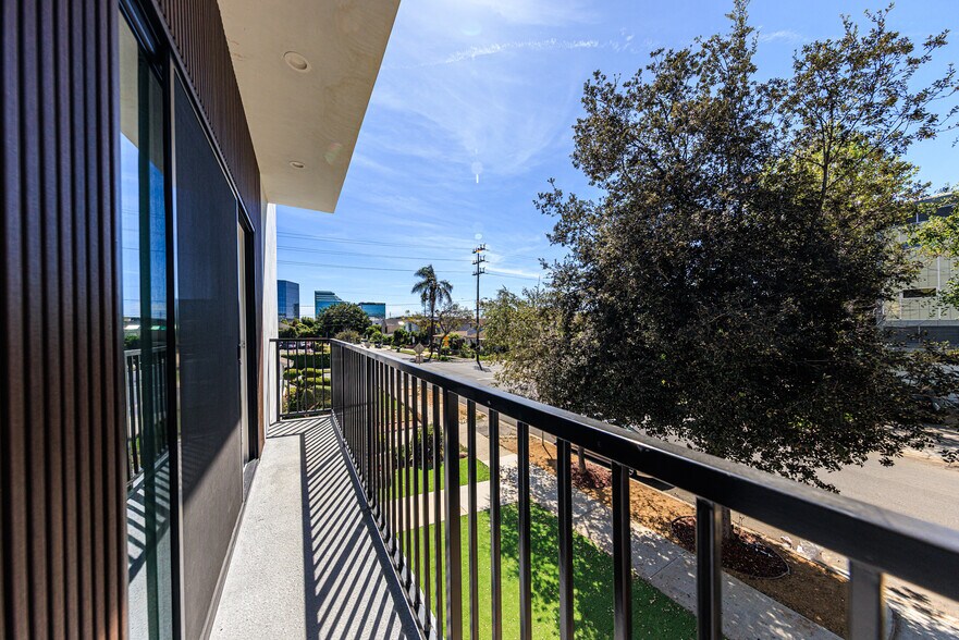 More Photos Of 1954-1958 Purdue Ave, Los Angeles Apartments For Sale