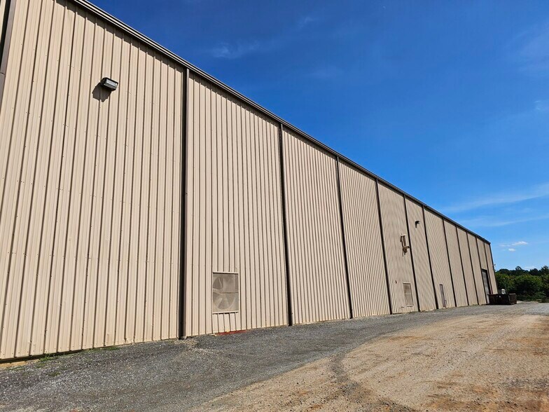 More Photos Of 213 Dennis St, Athens Industrial For Lease