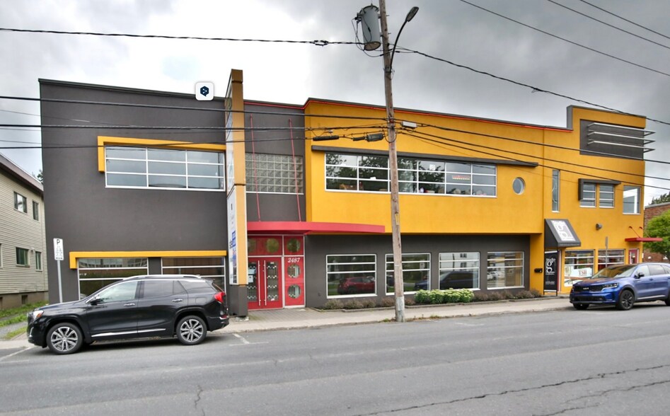 Primary Photo Of 2487-2497 Av Sainte-Anne, Saint-hyacinthe General Retail For Sale