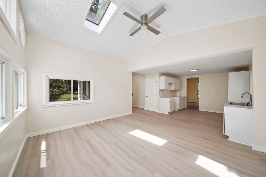 More Photos Of 15379 Howard Rd, Hanover Flex For Sale