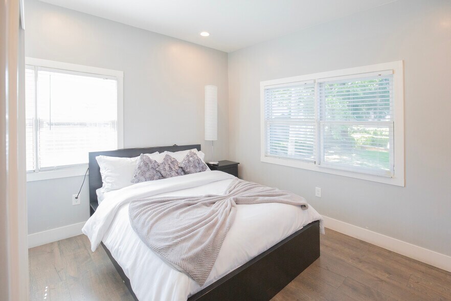 More Photos Of 4322 4th Ave, Sacramento Office Residential For Sale