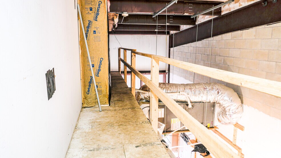 More Photos Of 440 Dry Bridge Rd, North Kingstown Warehouse For Sale