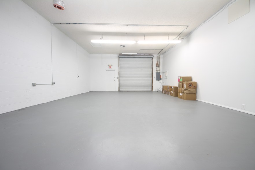 More Photos Of 3135 39th Ave N, Saint Petersburg Light Manufacturing For Lease