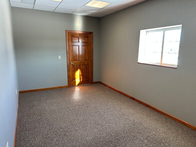 More Photos Of 7435 Kent Ave, Eau Claire Flex For Lease