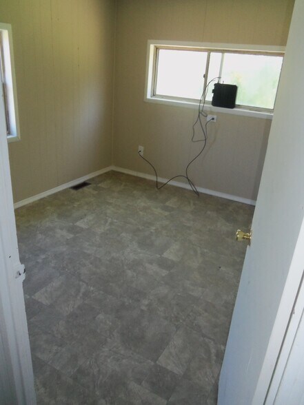 More Photos Of 7544 Rt-31, Lyons Auto Repair For Sale