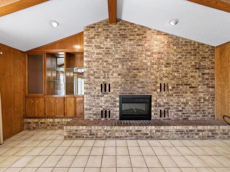 More Photos Of 1702 Lone Oak Dr, Leander Flex For Sale