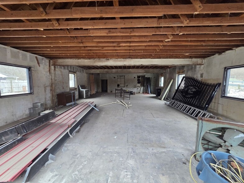 More Photos Of 9620 N Dixie Hwy, Franklin Freestanding For Sale