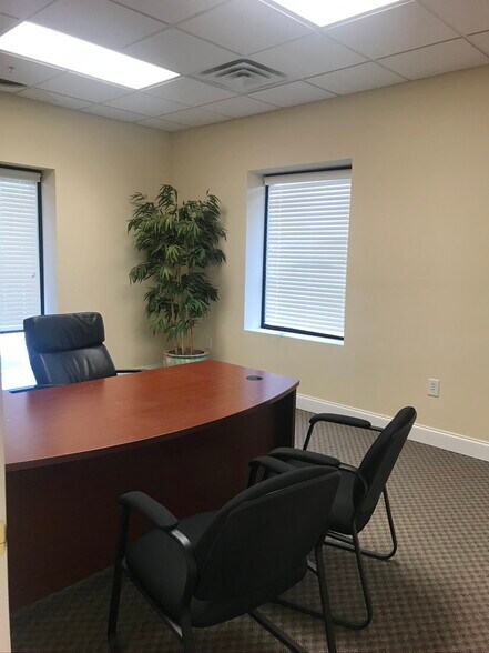 More Photos Of 1459B Field Park Cir, Marietta Flex For Lease