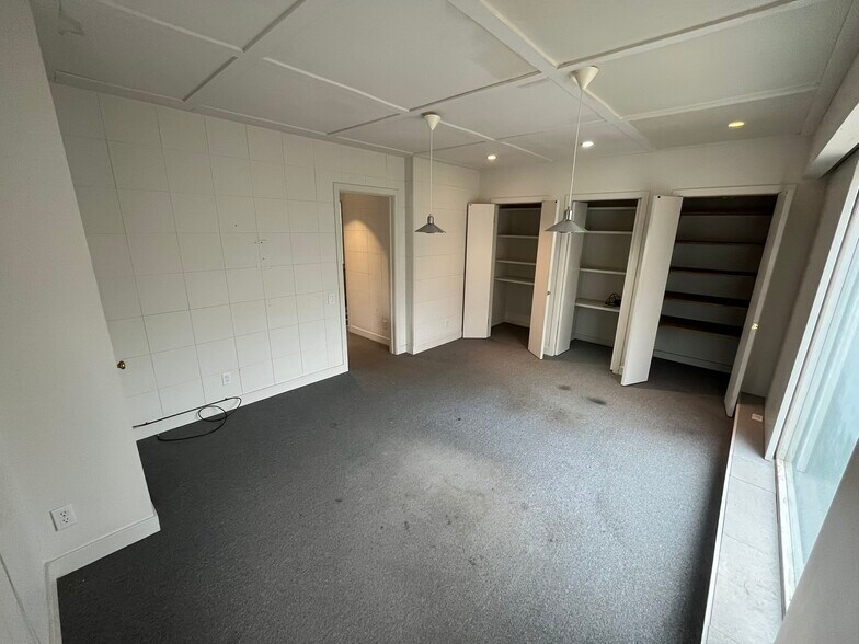 More Photos Of 439 Washington Rd, Woodbury Office For Sale