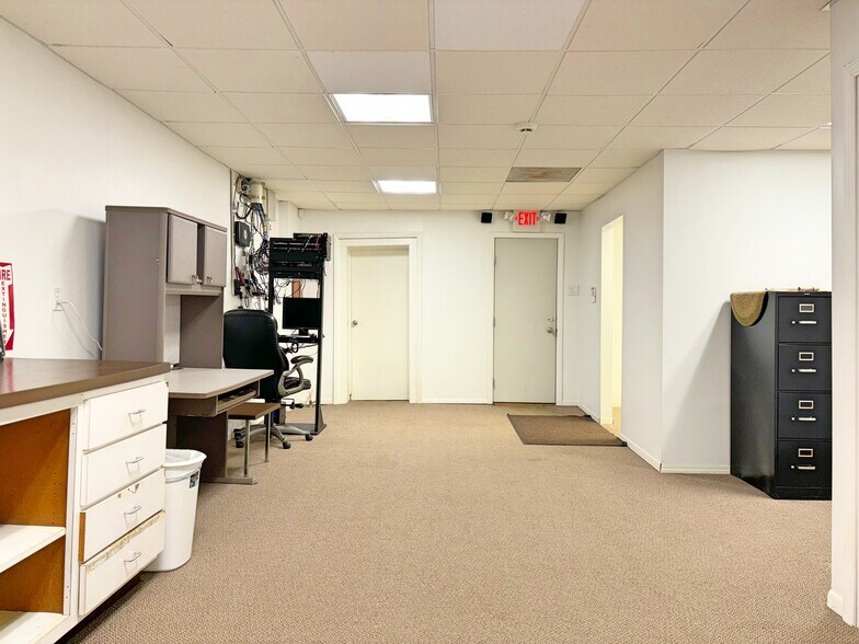 More Photos Of 146 E Main St, Braidwood Storefront For Sale