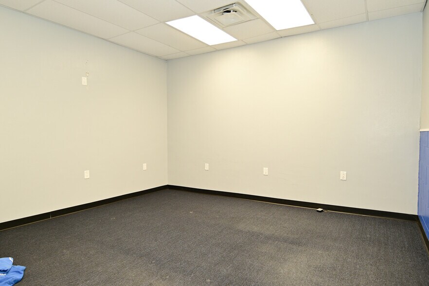 More Photos Of 4978 W Smith Valley Rd, Greenwood Service For Sale