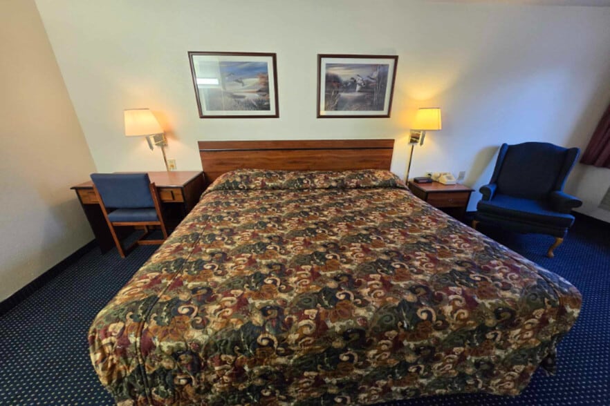 More Photos Of 748 E 12th St, Imperial Hotel For Sale