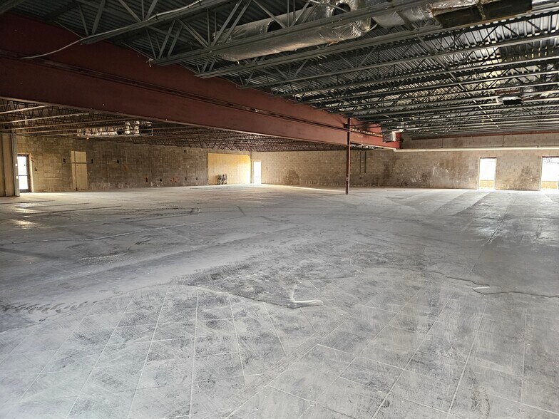 More Photos Of 10708 Market St, North Lima General Retail For Sale