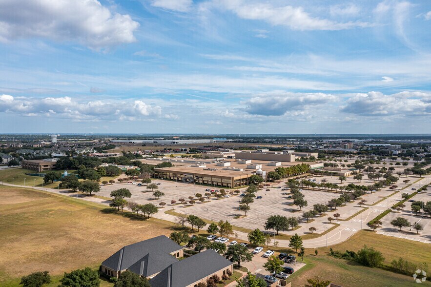 More Photos Of 5555 N Beach St, Fort Worth Office For Lease