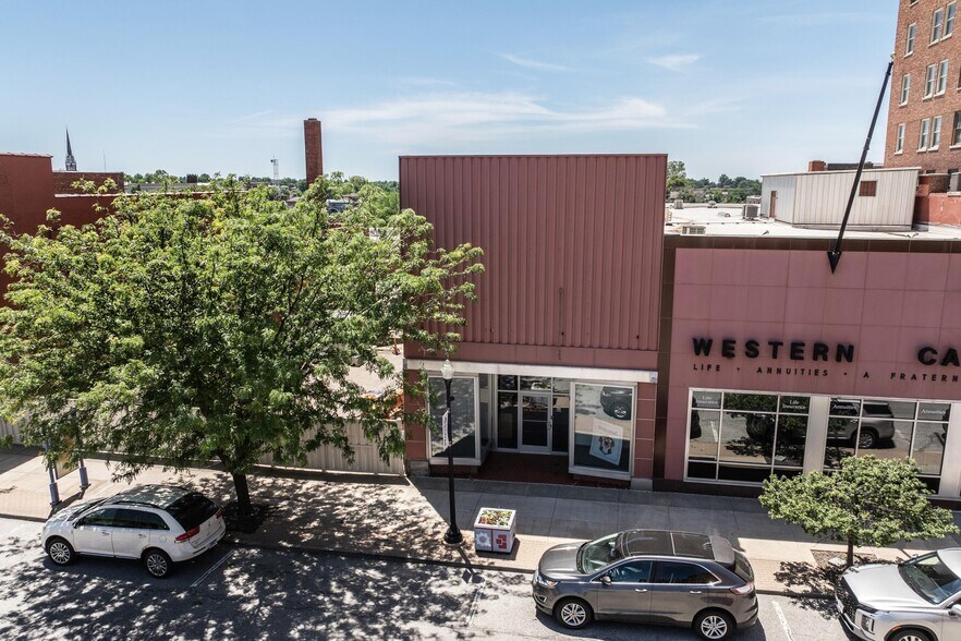 Primary Photo Of 516 Maine St, Quincy Flex For Sale
