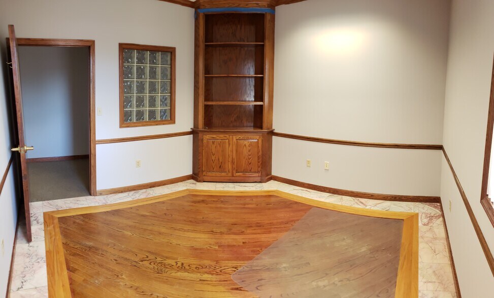 More Photos Of 300 Queen St, Southington Medical For Lease