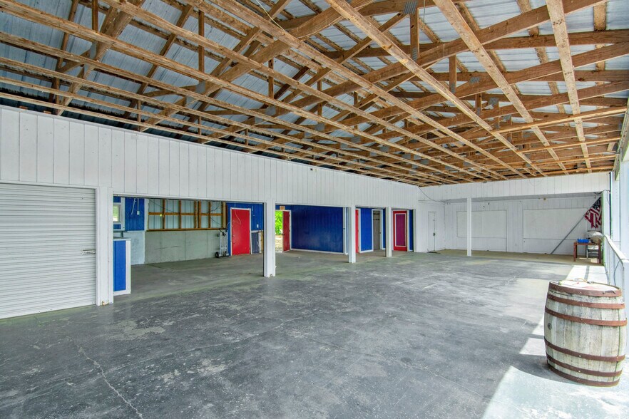 More Photos Of 27485 Cross Ln, Barnett Restaurant For Sale