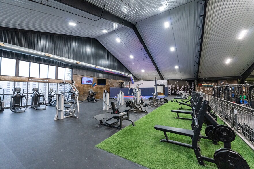 More Photos Of 1 Racquet Ln, Monroeville Sports And Entertainment For Lease