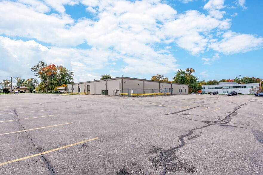 More Photos Of 1320 Taylor St, Elyria Warehouse For Lease