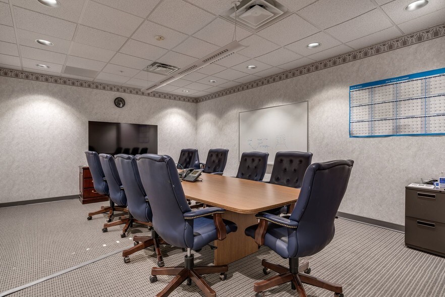 More Photos Of 3825 Columbus Rd, Granville Business Park For Lease
