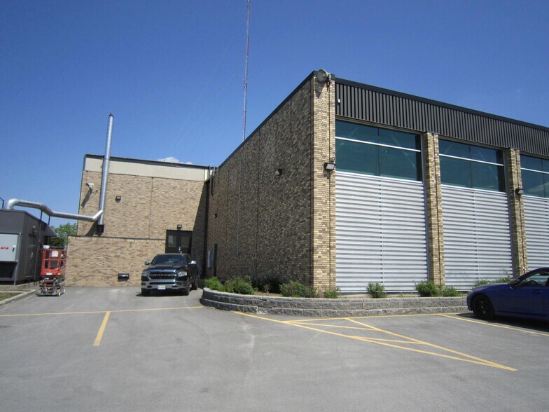 More Photos Of 1970 Merivale Rd, Ottawa Flex For Lease