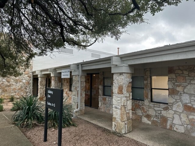 More Photos Of 12501 Hymeadow Dr, Austin Unknown For Lease