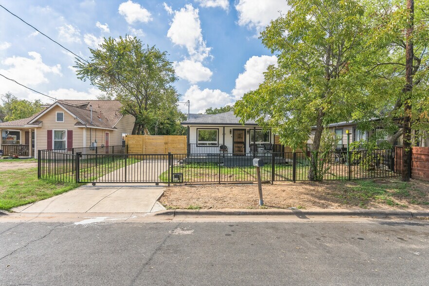 More Photos Of 6111 Atwood St, Austin Multifamily For Sale
