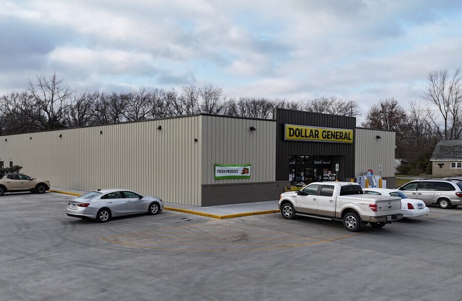 More Photos Of 905 Victor st, Christopher Convenience Store For Sale